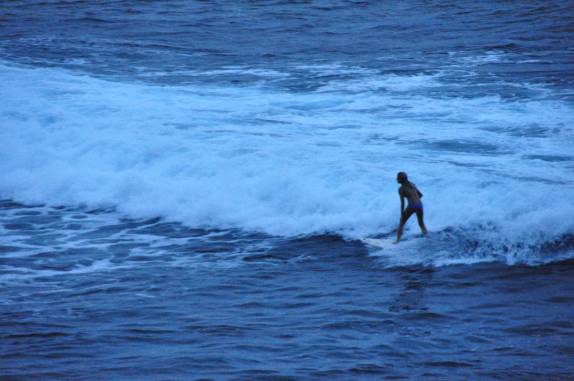 Muitas surfistas mulheres em Maui, no Havaí